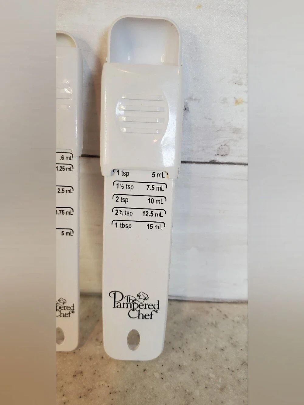 Pampered Chef Adjustable Measuring Spoons Set 2 Tbsp Tsp White Retired Vintage